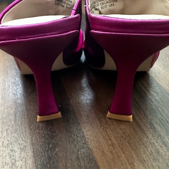 New with tags UO Zoey Ruched Mule Heel Color: Pink Size:6 - Picture 7 of 15